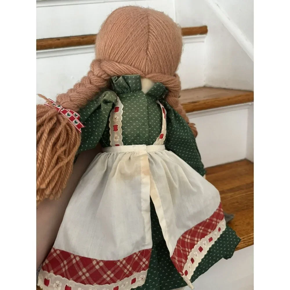 Vintage House‎ Of Hatten Soft Cloth Girl Doll Braids Green Dress Heart Apron 80s